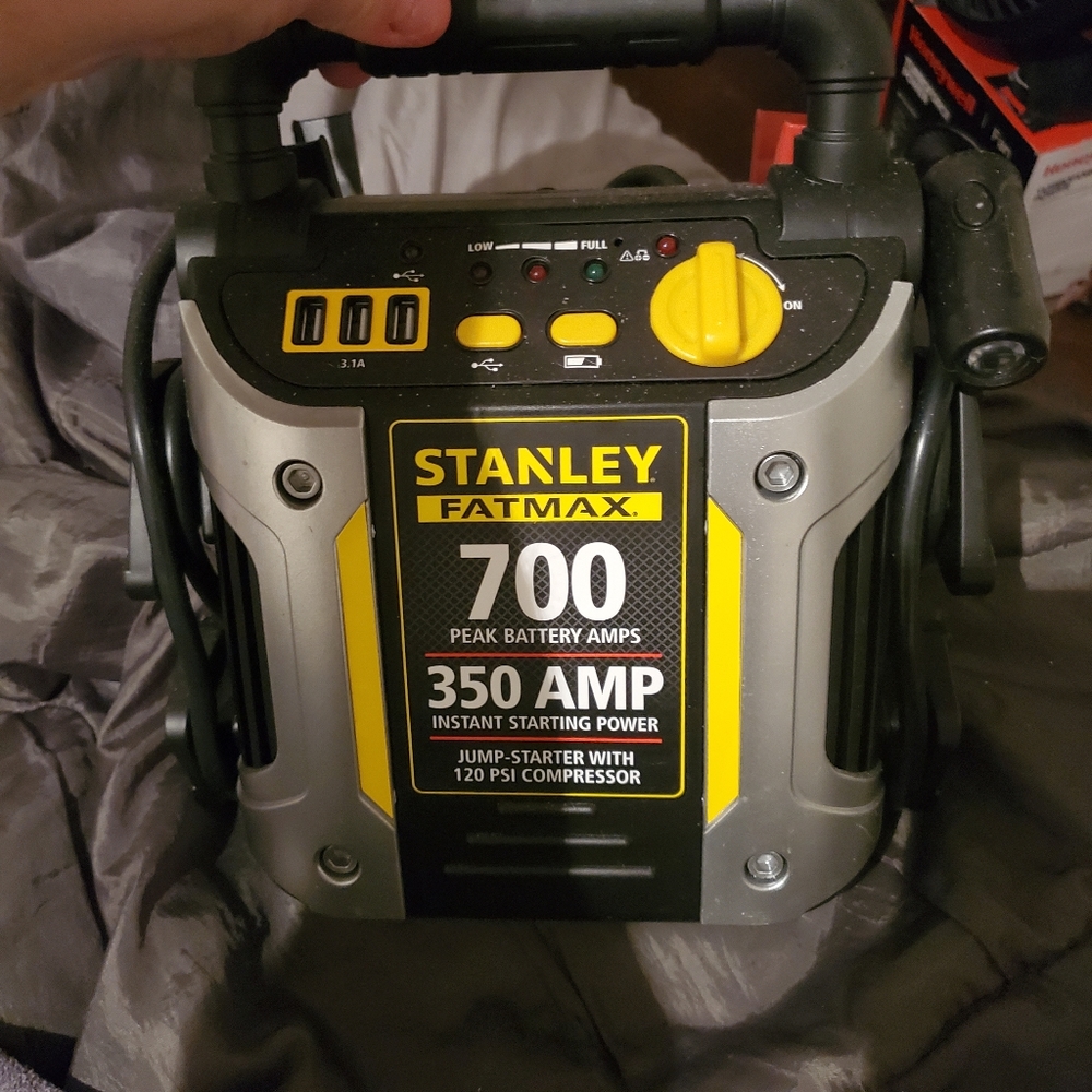 Stanley Fatmax 700AMP Car Jump Starter